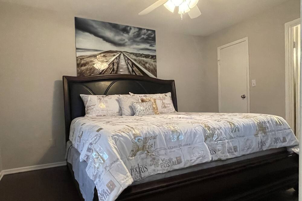 Photo of Bedroom in North Druid Hills
