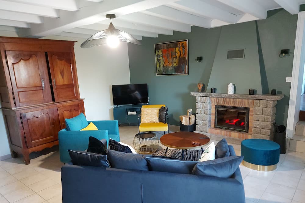 Photo of Livingroom in Boussac-Bourg