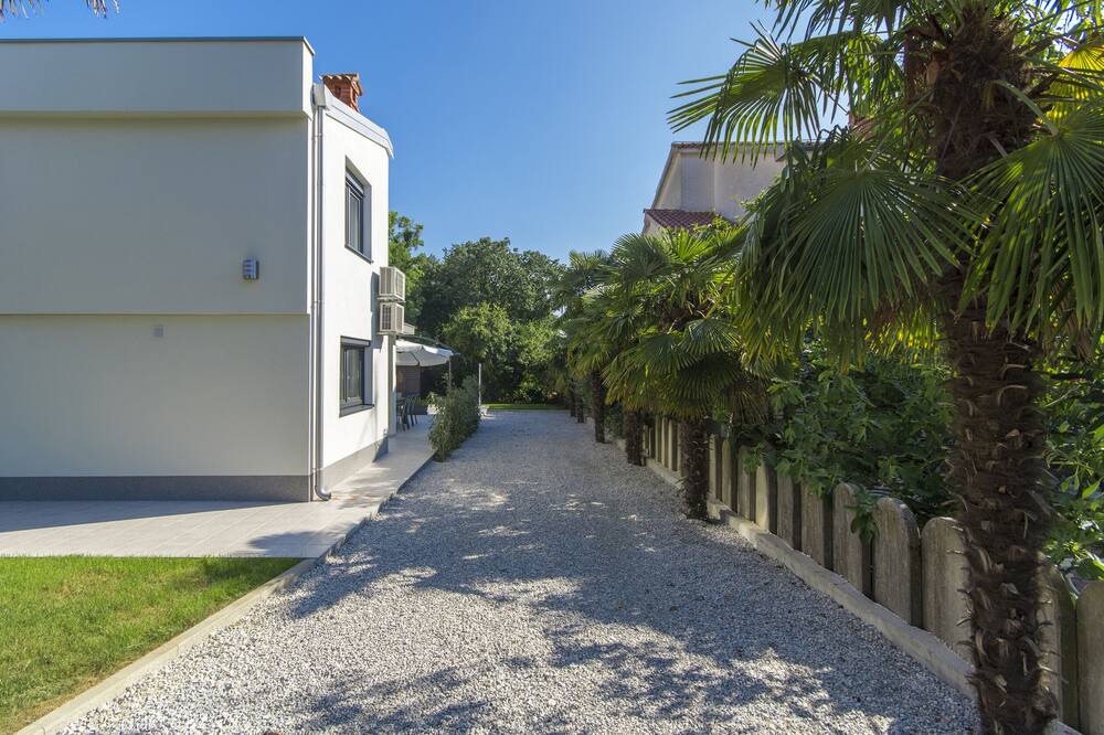 Photo of Outdoor in Spadici
