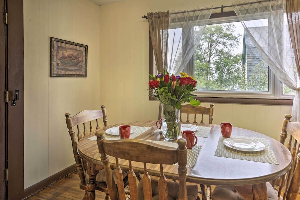 Photo of Livingroom in Ashland