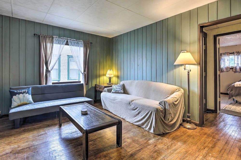 Photo of Livingroom in Ashland