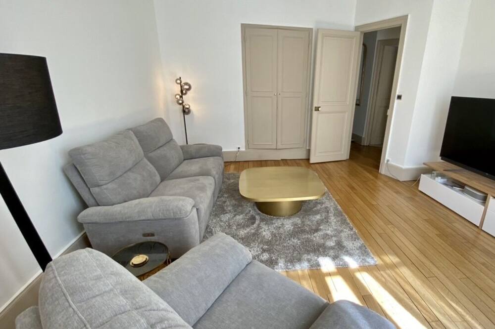 Photo of Bedroom in Poincare - Foch - Anatole France - Croix de Bourgogne