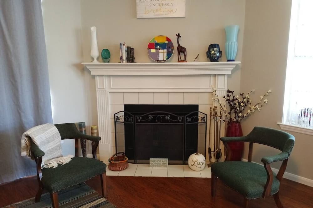 Photo of Livingroom in Lake Jackson