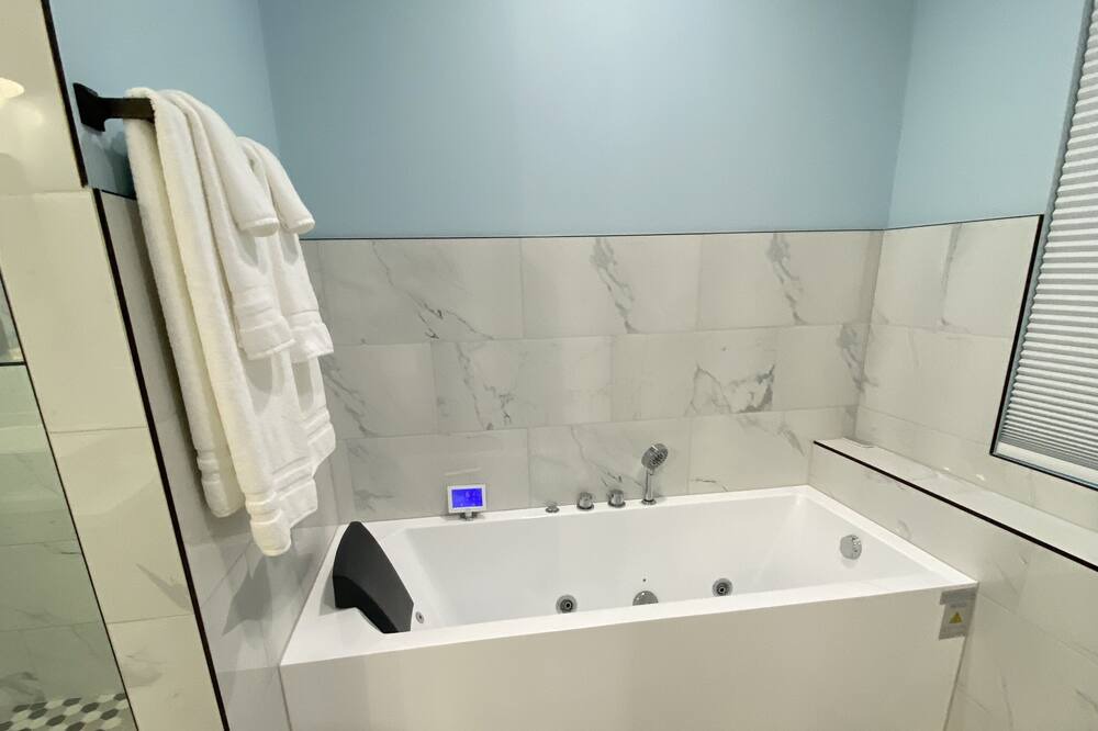 Photo of Bathroom in Wrightwood