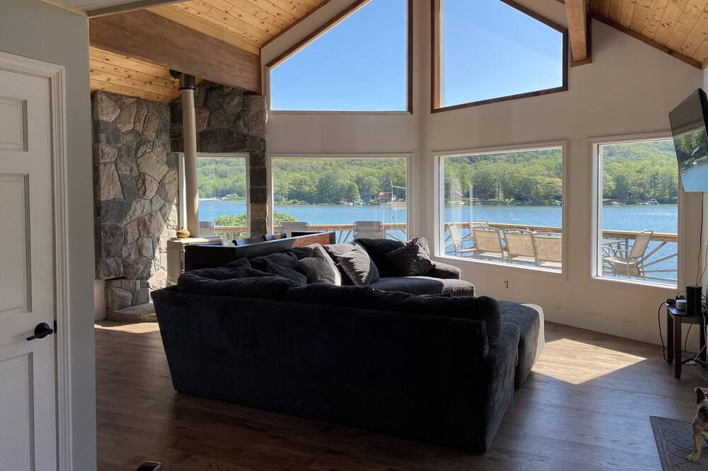 Photo of Livingroom in North Lake George