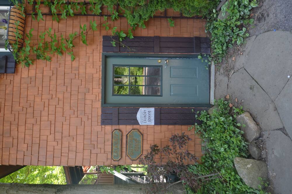 Photo of Outdoor in Caroline