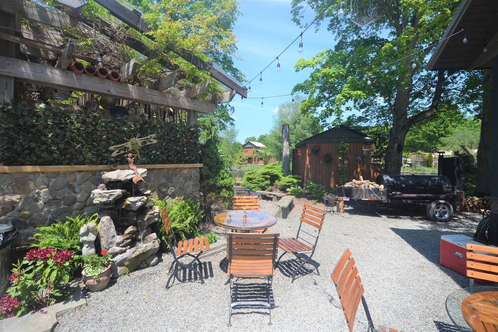 Photo of Outdoor in Caroline