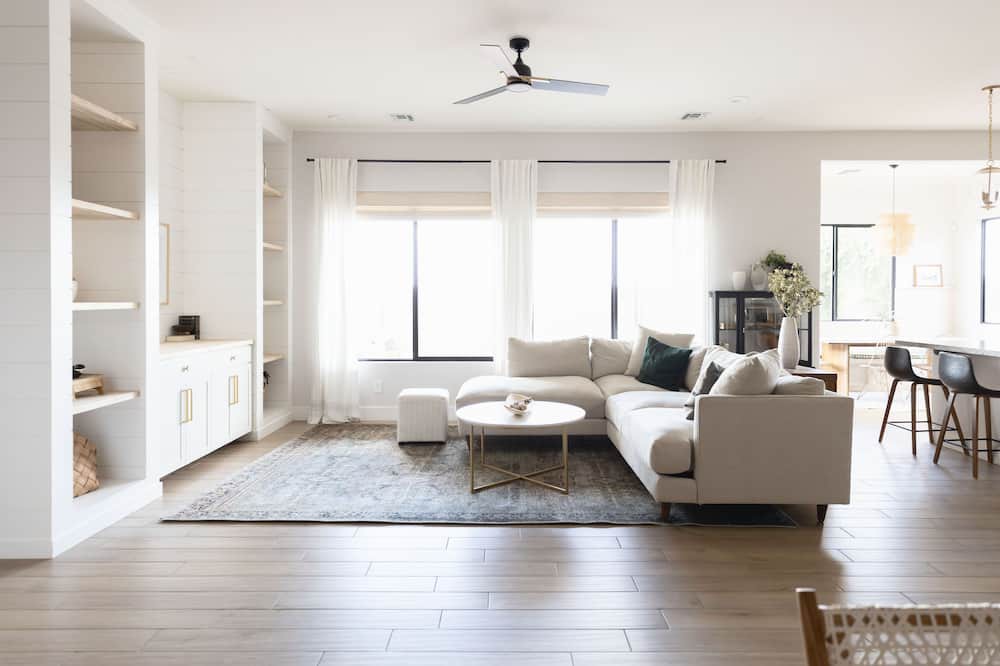 Photo of Livingroom in Queen Creek
