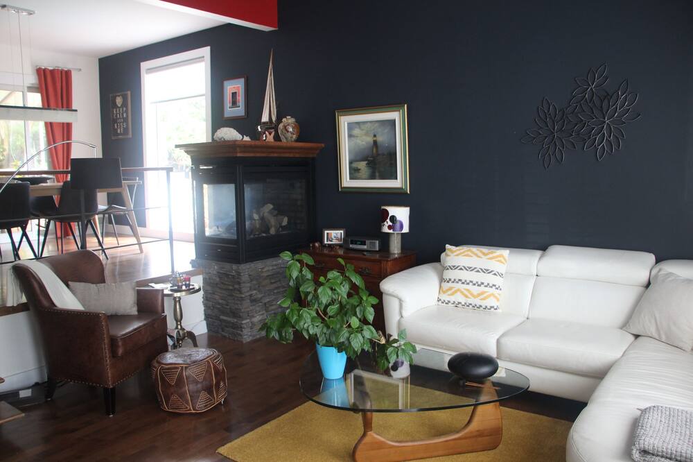Photo of Livingroom in Longueuil