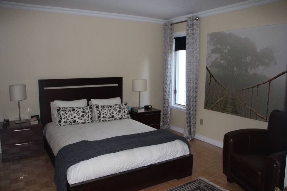 Photo of Bedroom in Longueuil