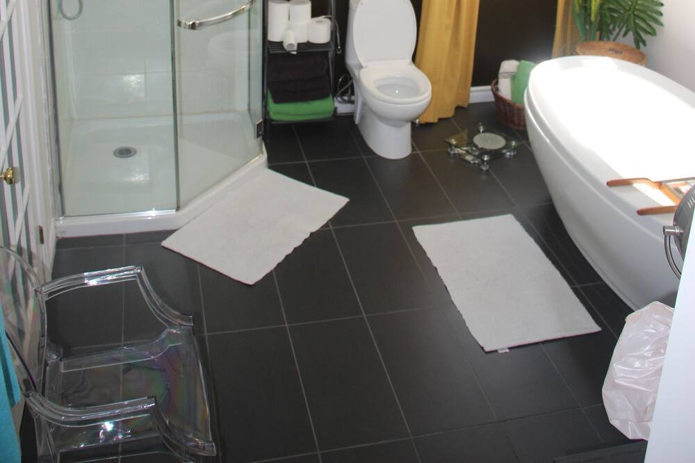 Photo of Bathroom in Longueuil