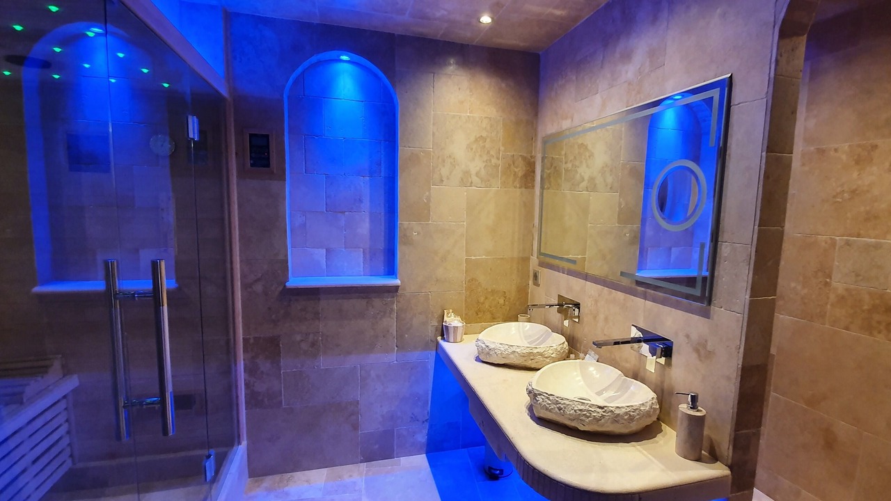 Photo of Bathroom in Hyeres City Centre