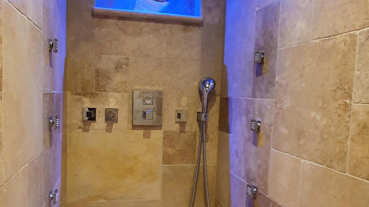 Photo of Bathroom in Hyeres City Centre