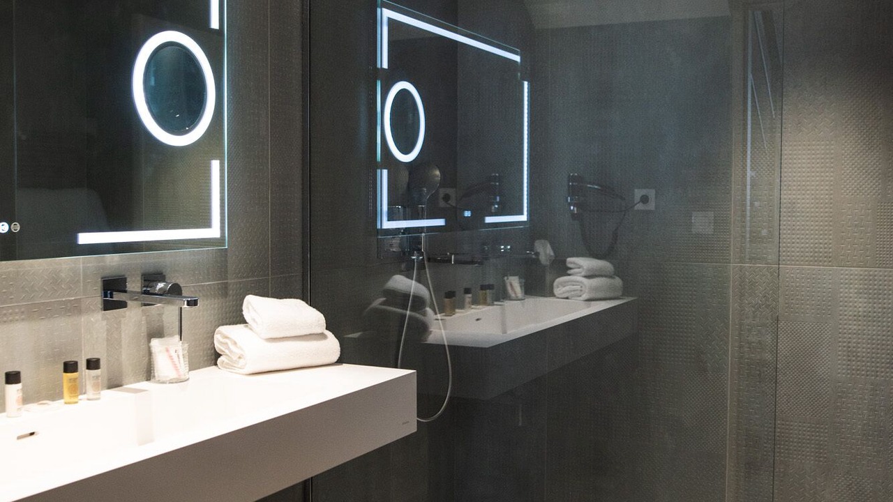 Photo of Bathroom in Saint Tronquet Business Park