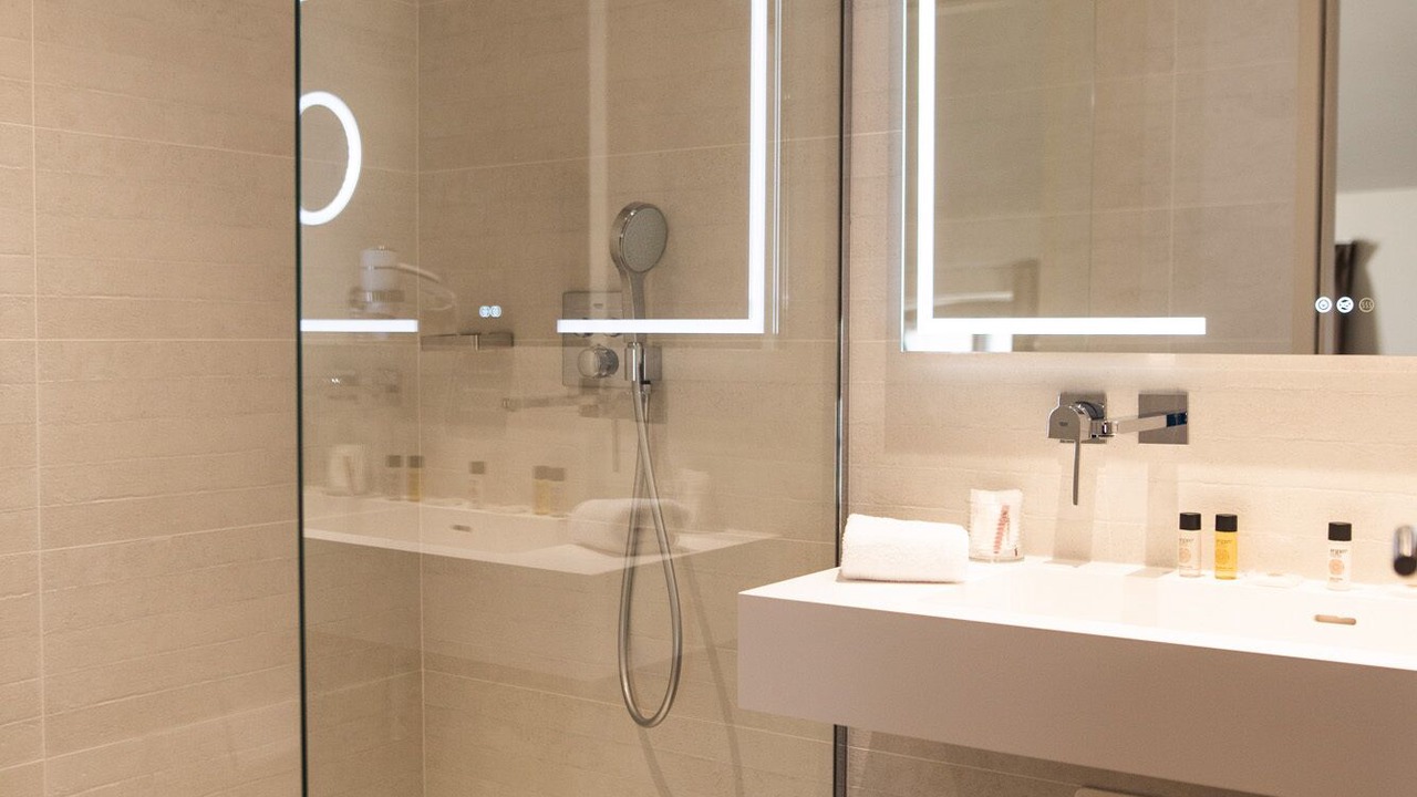 Photo of Bathroom in Saint Tronquet Business Park