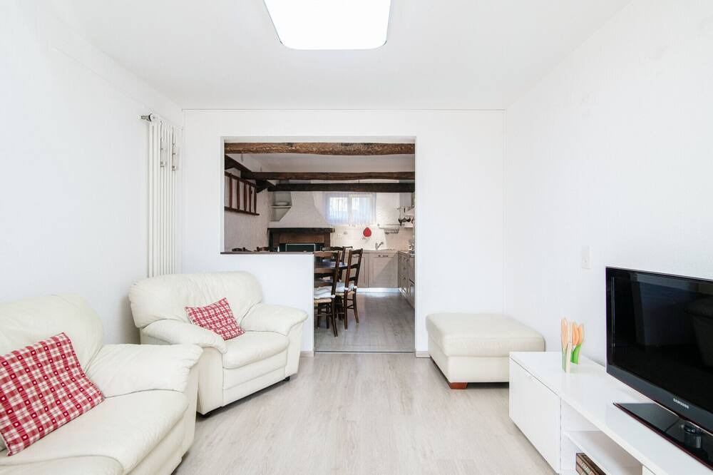 Photo of Livingroom in Torricella Taverne
