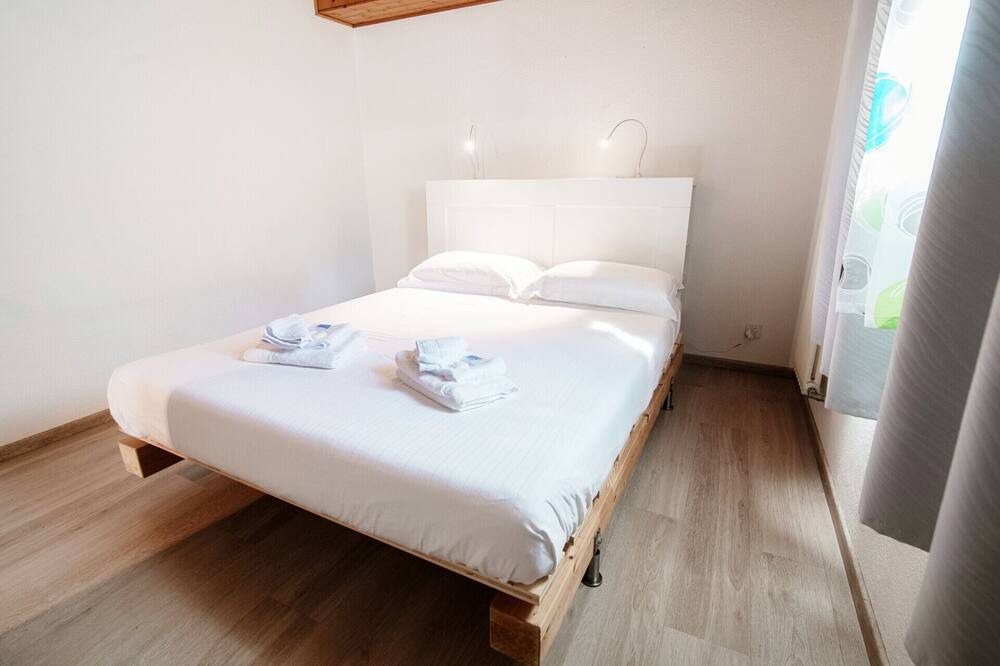Photo of Bedroom in Torricella Taverne