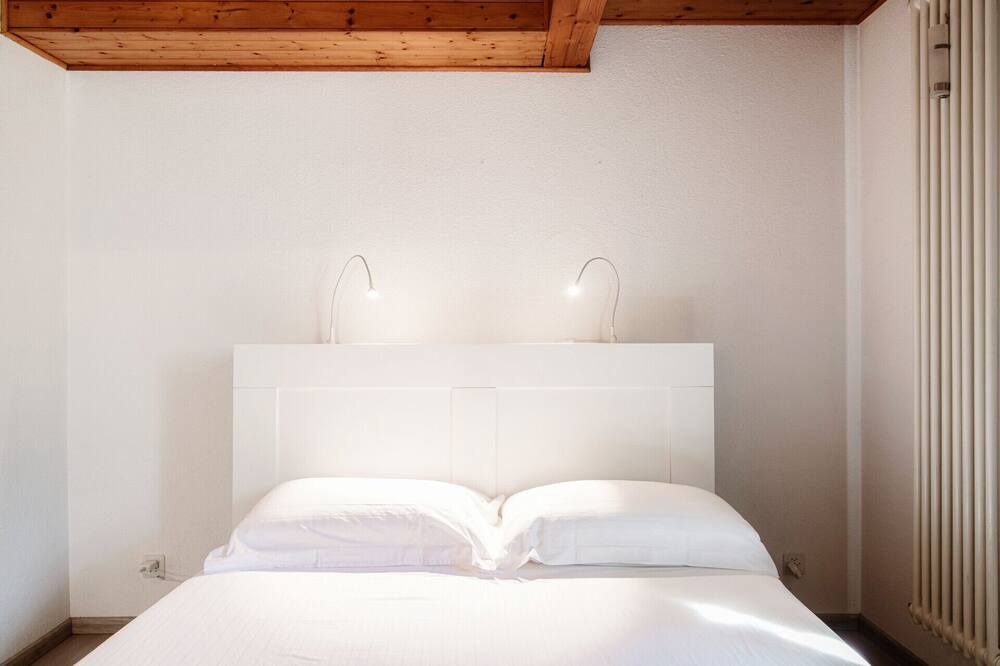 Photo of Bedroom in Torricella Taverne