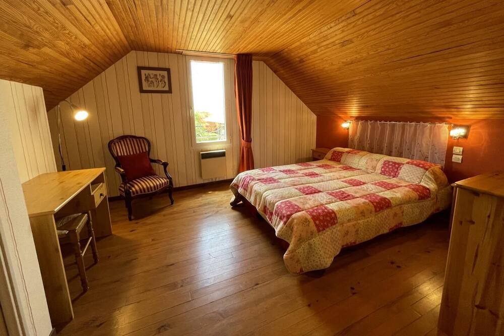 Photo of Bedroom in Casteide-Cami