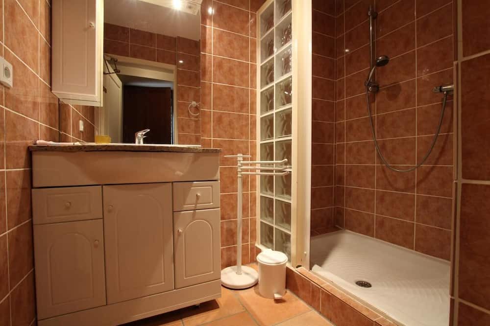 Photo of Bathroom in Buzy