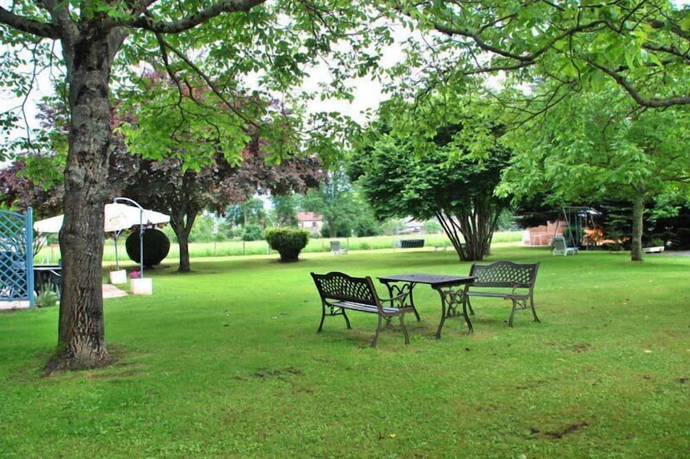 Photo of Outdoor in Buzy