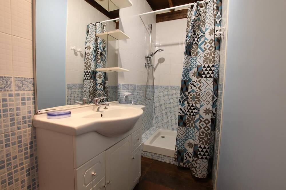 Photo of Bathroom in Estialescq