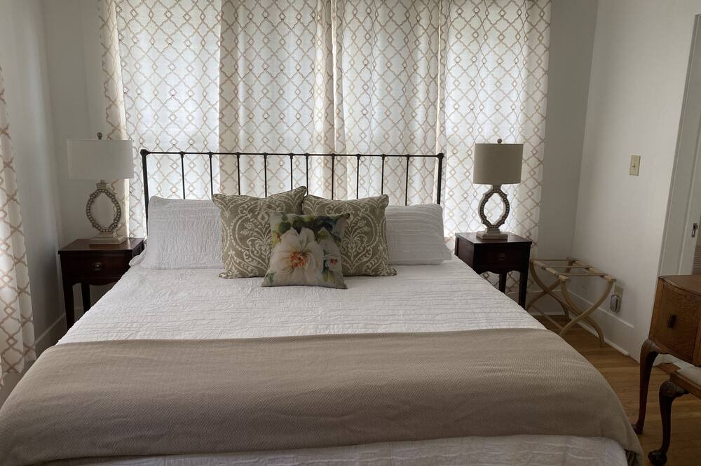 Photo of Bedroom in North University