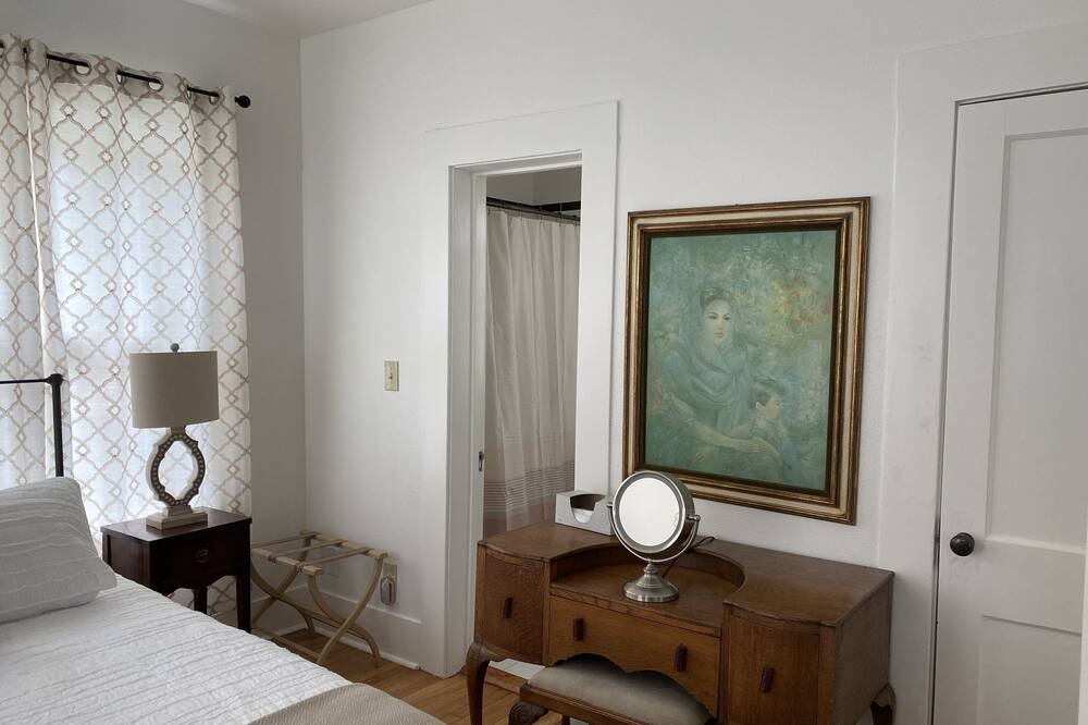 Photo of Bedroom in North University