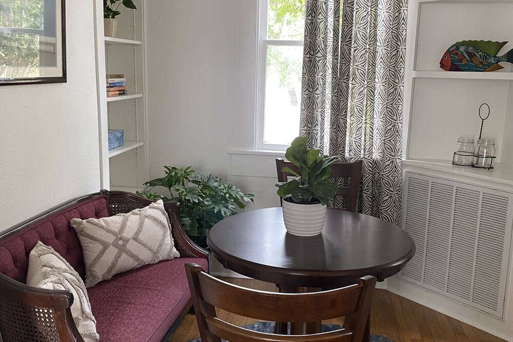 Photo of Livingroom in North University