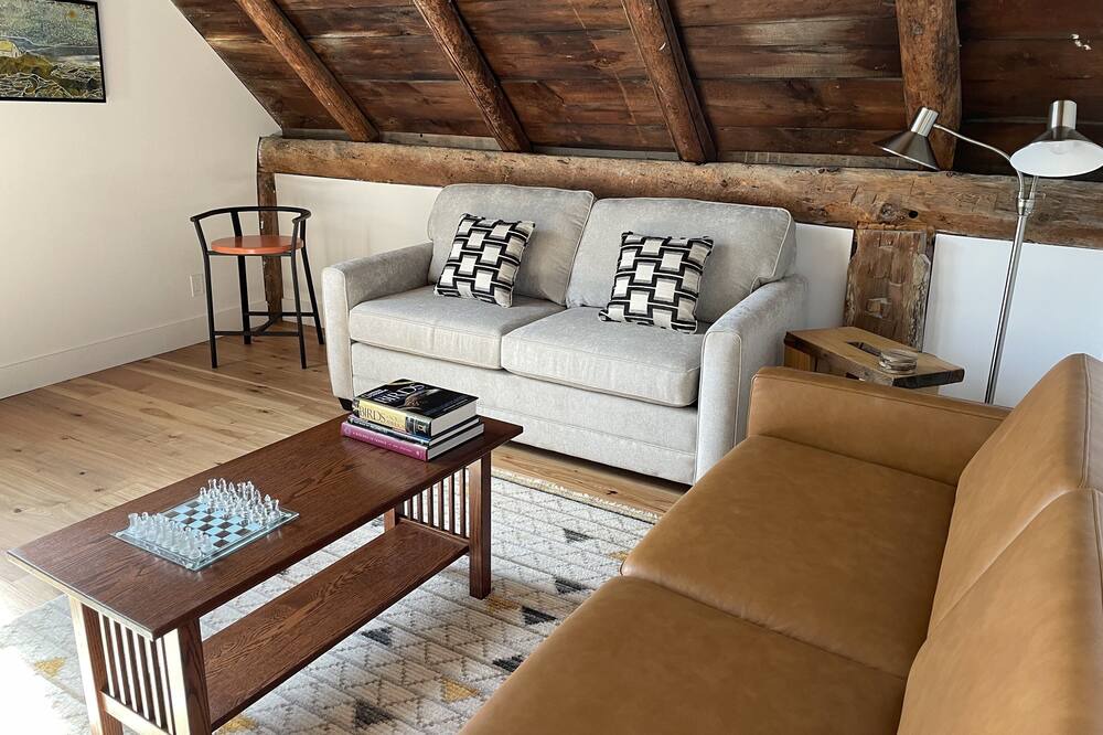 Photo of Livingroom in Prince Edward