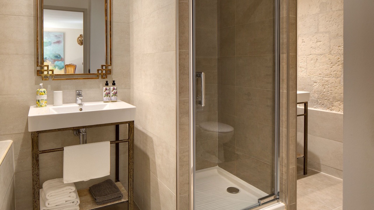Photo of Bathroom in Avignon City Centre