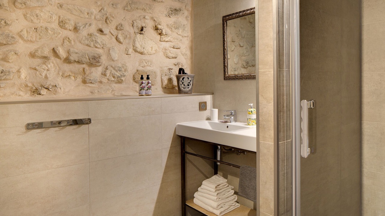 Photo of Bathroom in Avignon City Centre