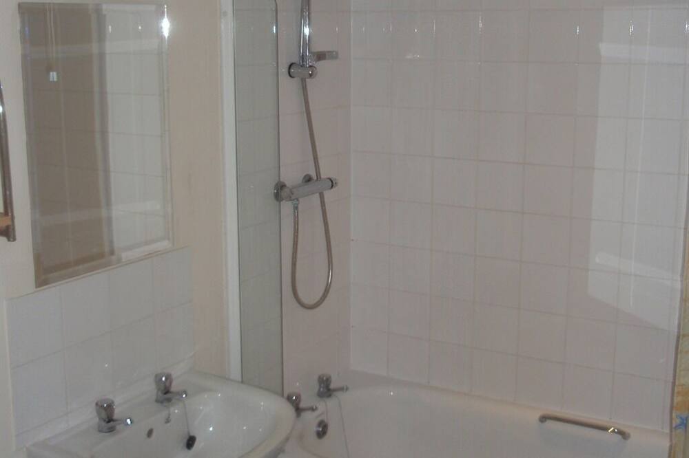 Photo of Bathroom in Barns Green