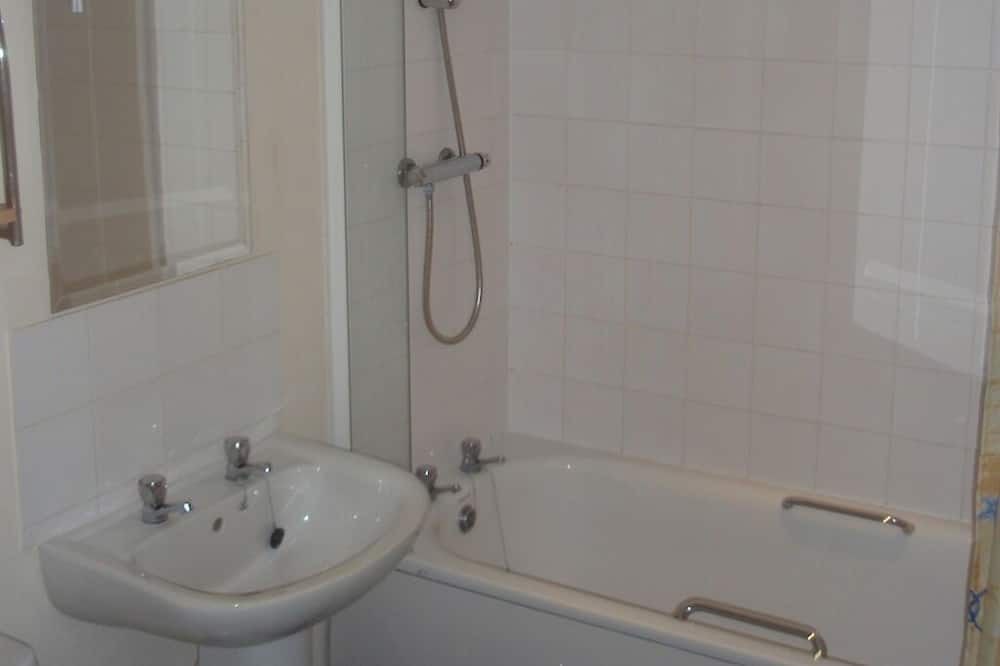Photo of Bathroom in Barns Green