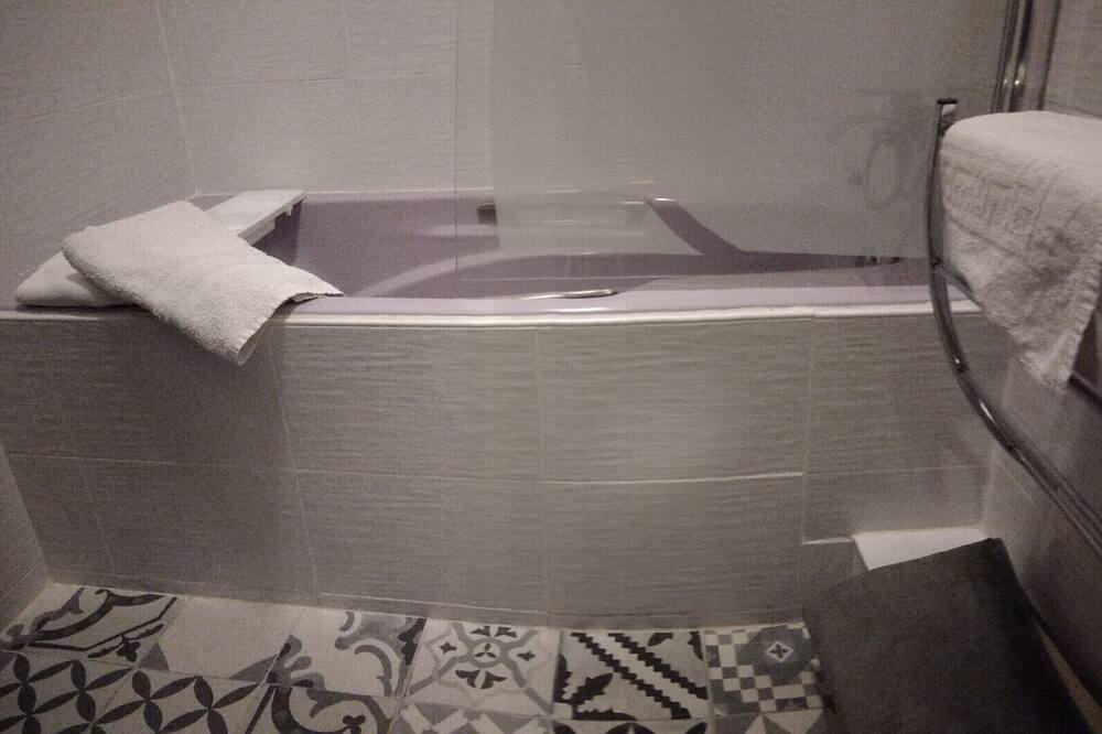 Photo of Bathroom in Caussade