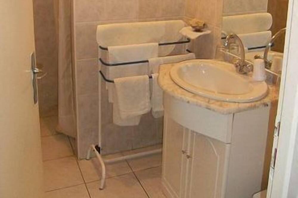 Photo of Bathroom in Caussade