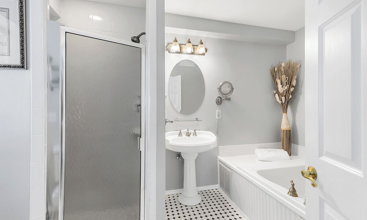 Photo of Bathroom in Wall