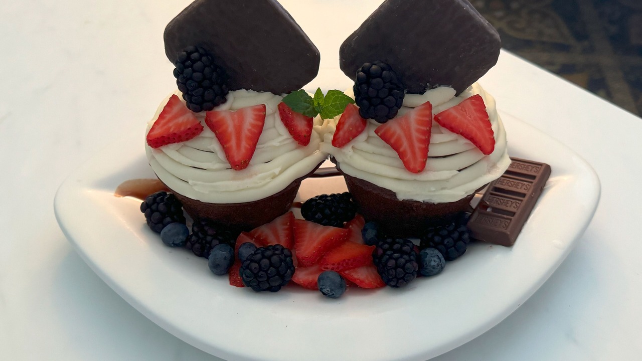 Photo of Others in Wall