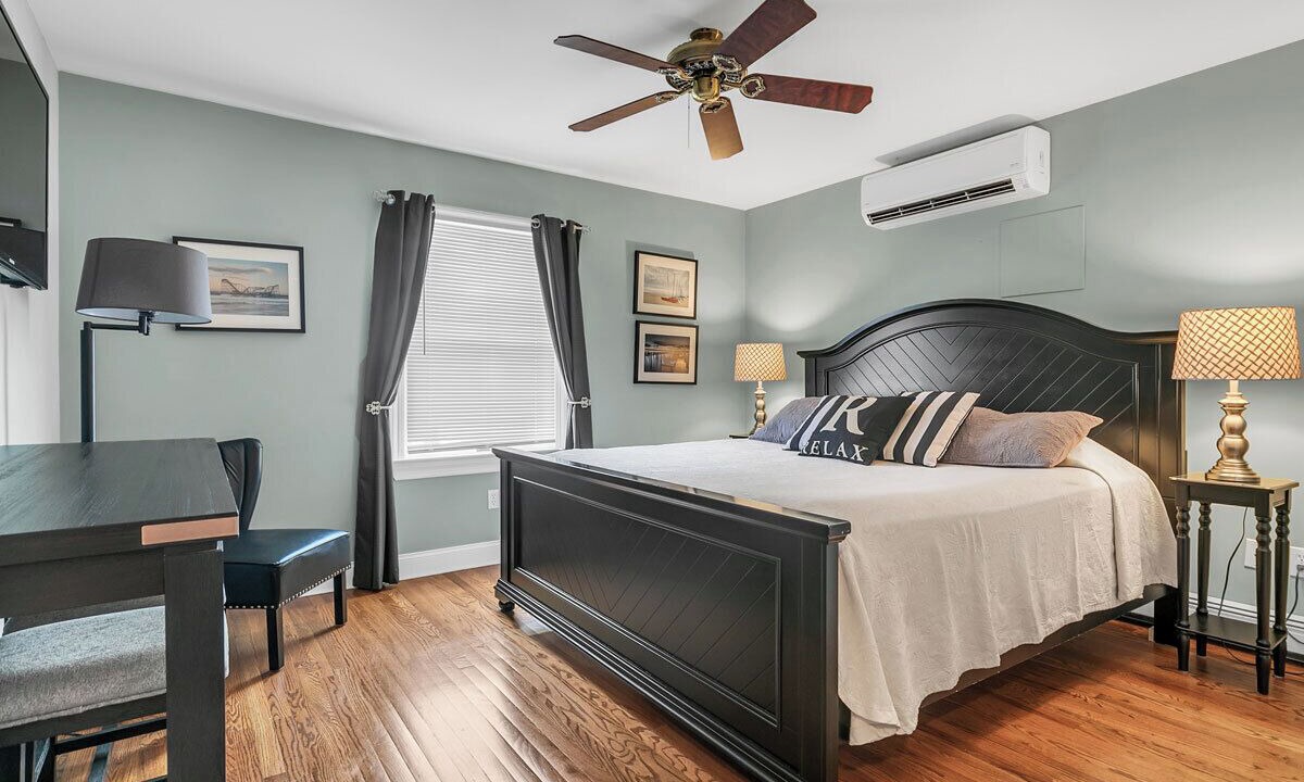 Photo of Bedroom in Wall