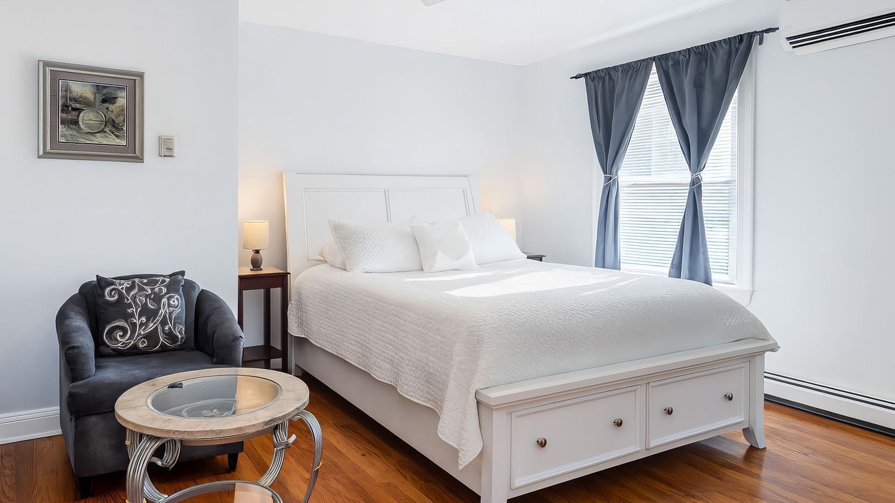 Photo of Bathroom in Wall