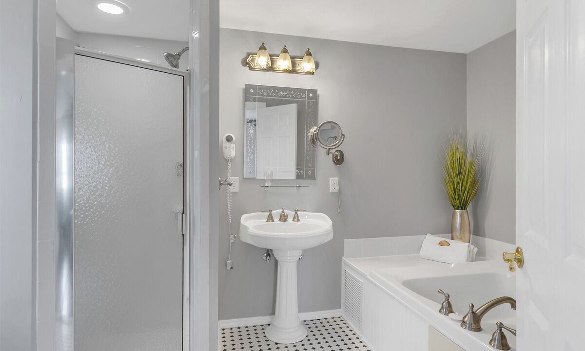 Photo of Others in Wall