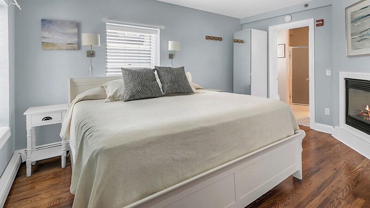 Photo of Bedroom in Wall