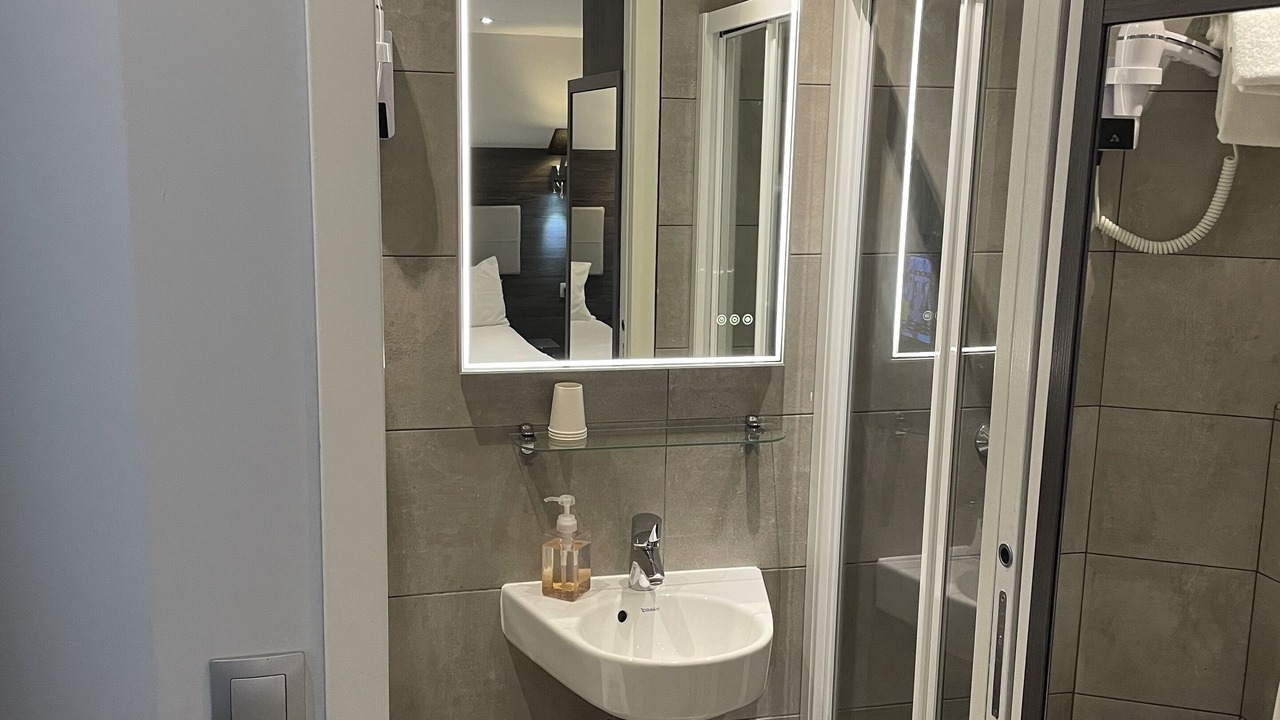 Photo of Bathroom in Quartier de la Folie-Mericourt