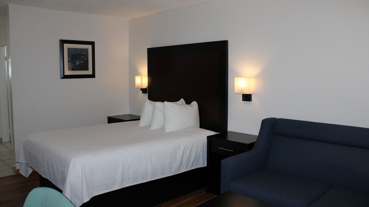 Photo of Bedroom in City Center Medford
