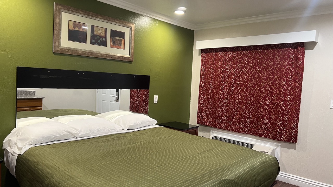 Photo of Bedroom in Oakland