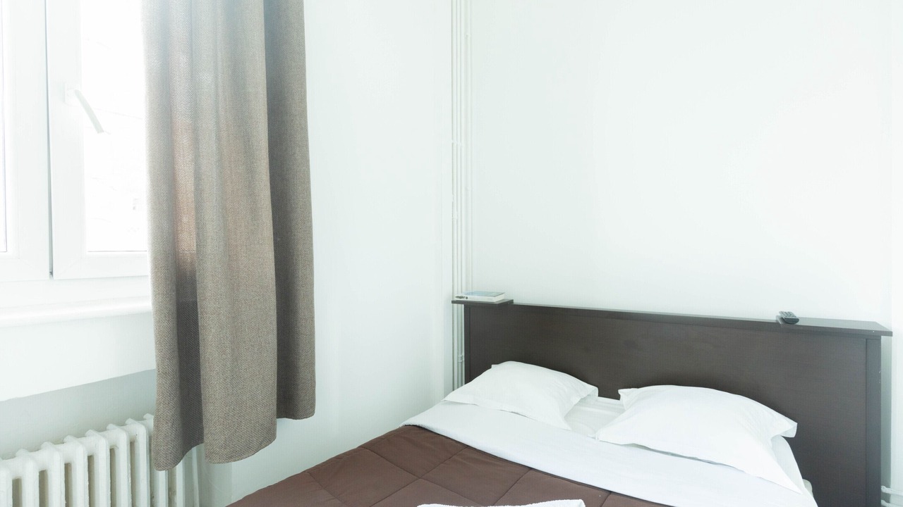 Photo of Bedroom in Lens