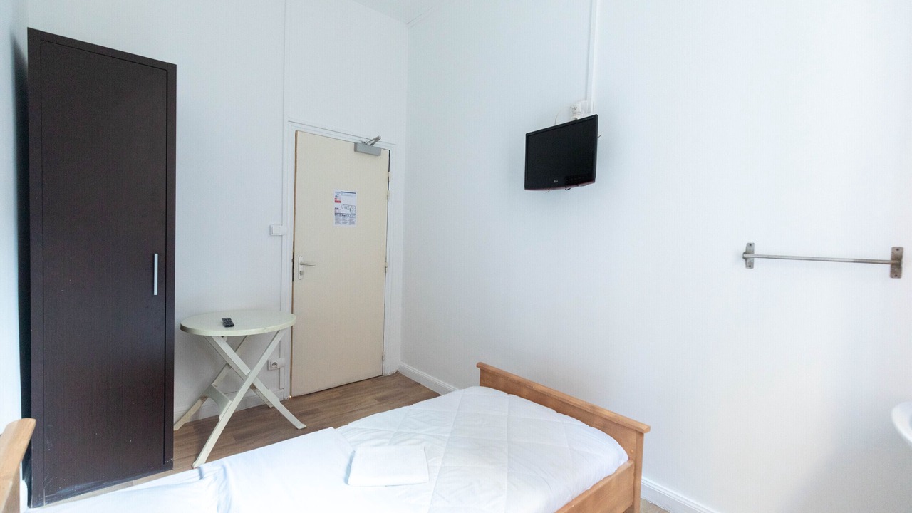 Photo of Bathroom in Lens