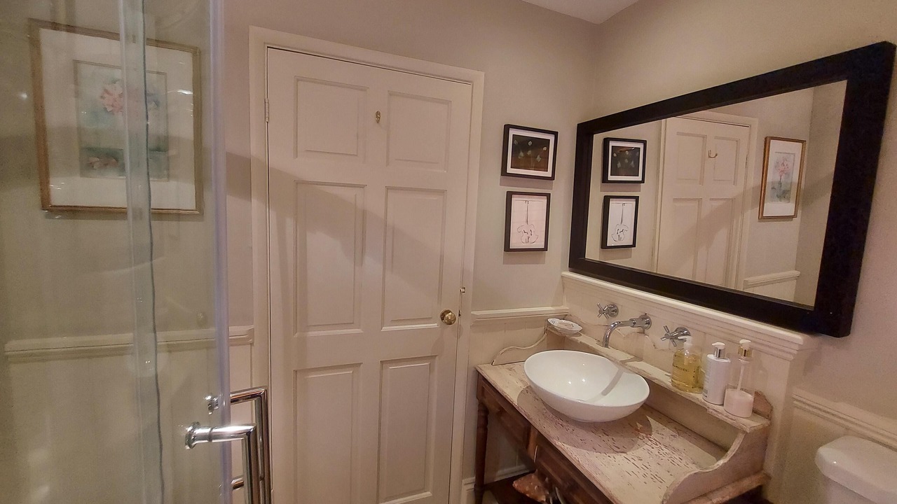 Photo of Bathroom in Castle Bytham