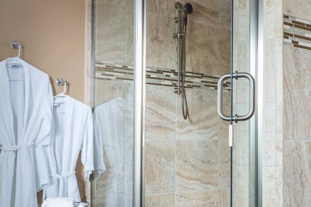 Photo of Bathroom in East Avenue