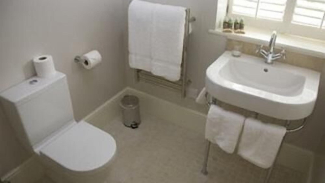 Photo of Bathroom in Hampton Poyle